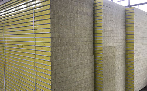 橫裝墻面夾芯板的優(yōu)點有哪些？